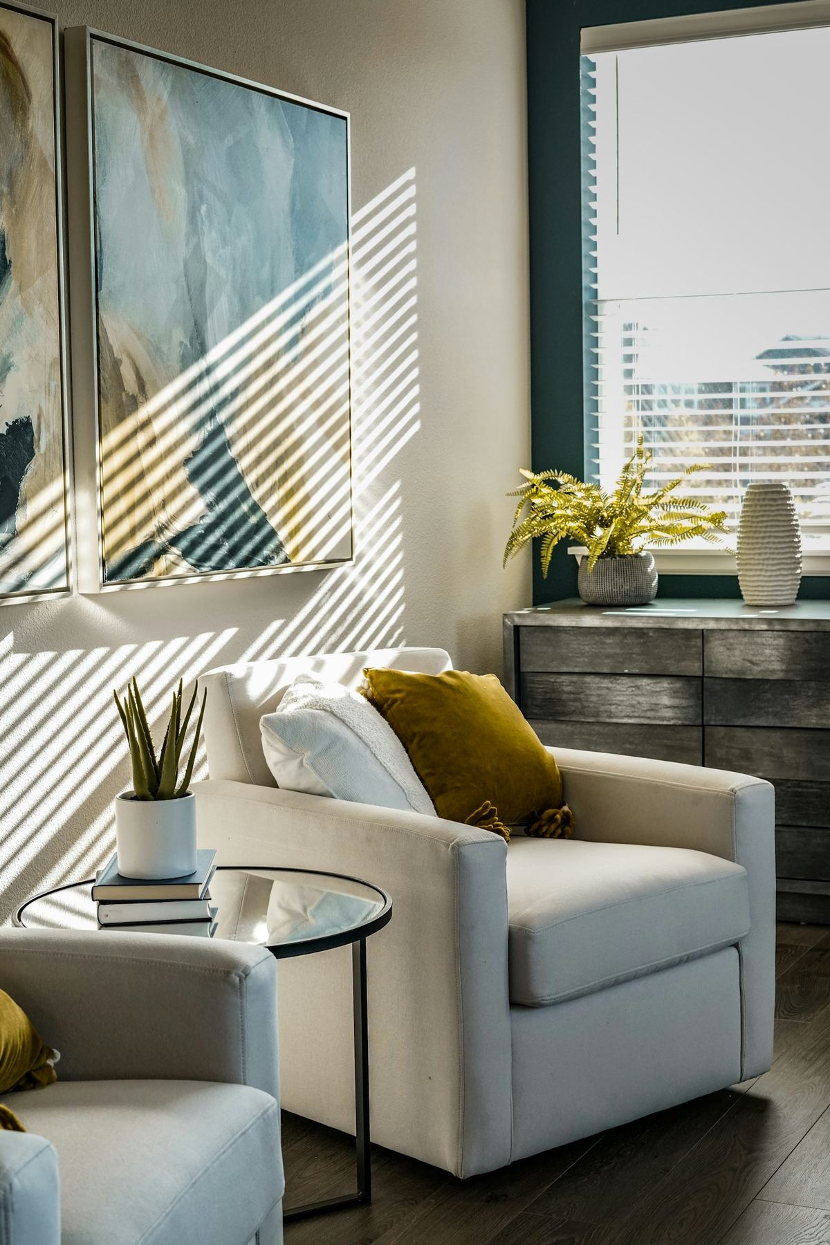 Bright, calm living room in a well kept rental home